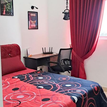 The Red Room Alanis Residence Sepang Eksteriør billede