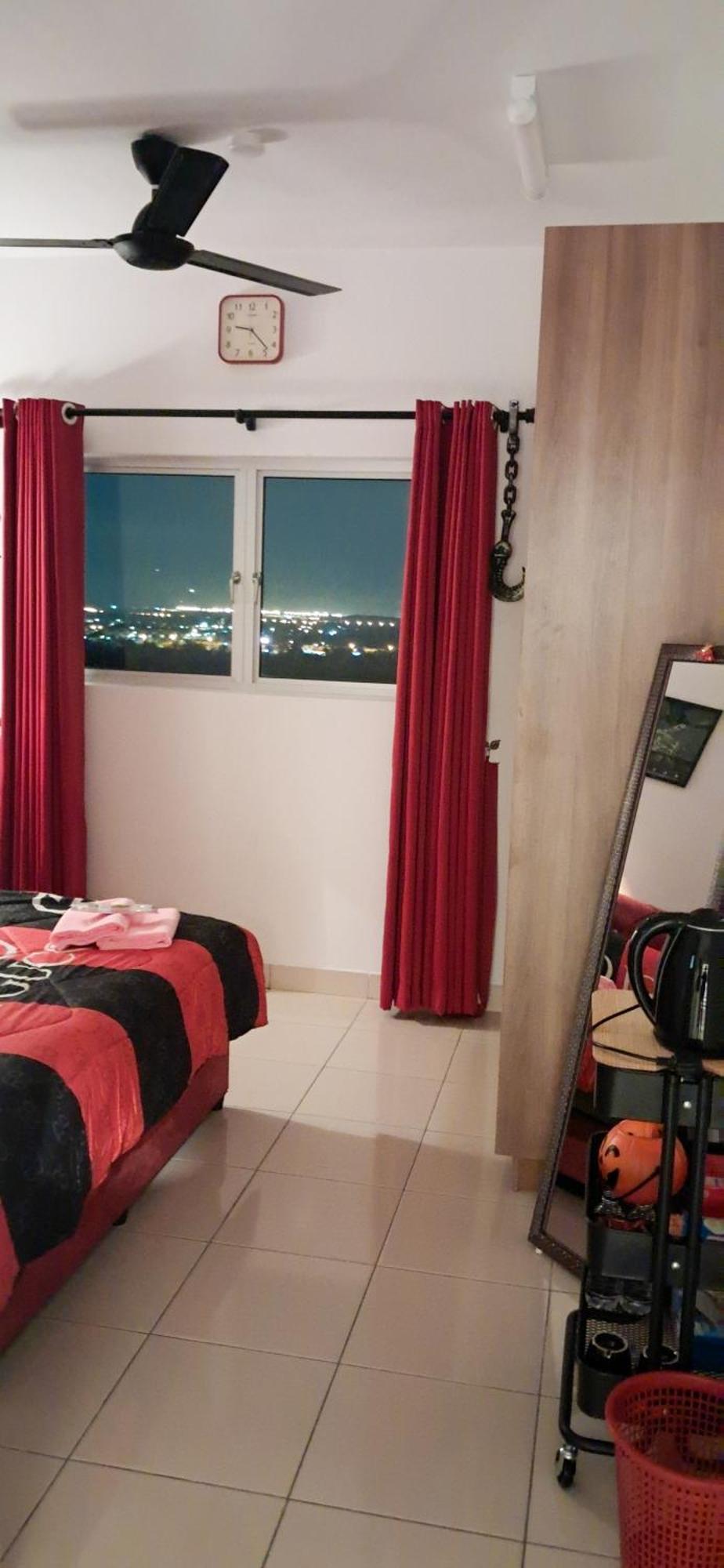 The Red Room Alanis Residence Sepang Eksteriør billede