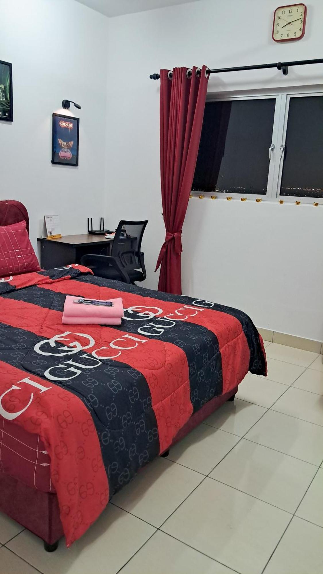 The Red Room Alanis Residence Sepang Eksteriør billede